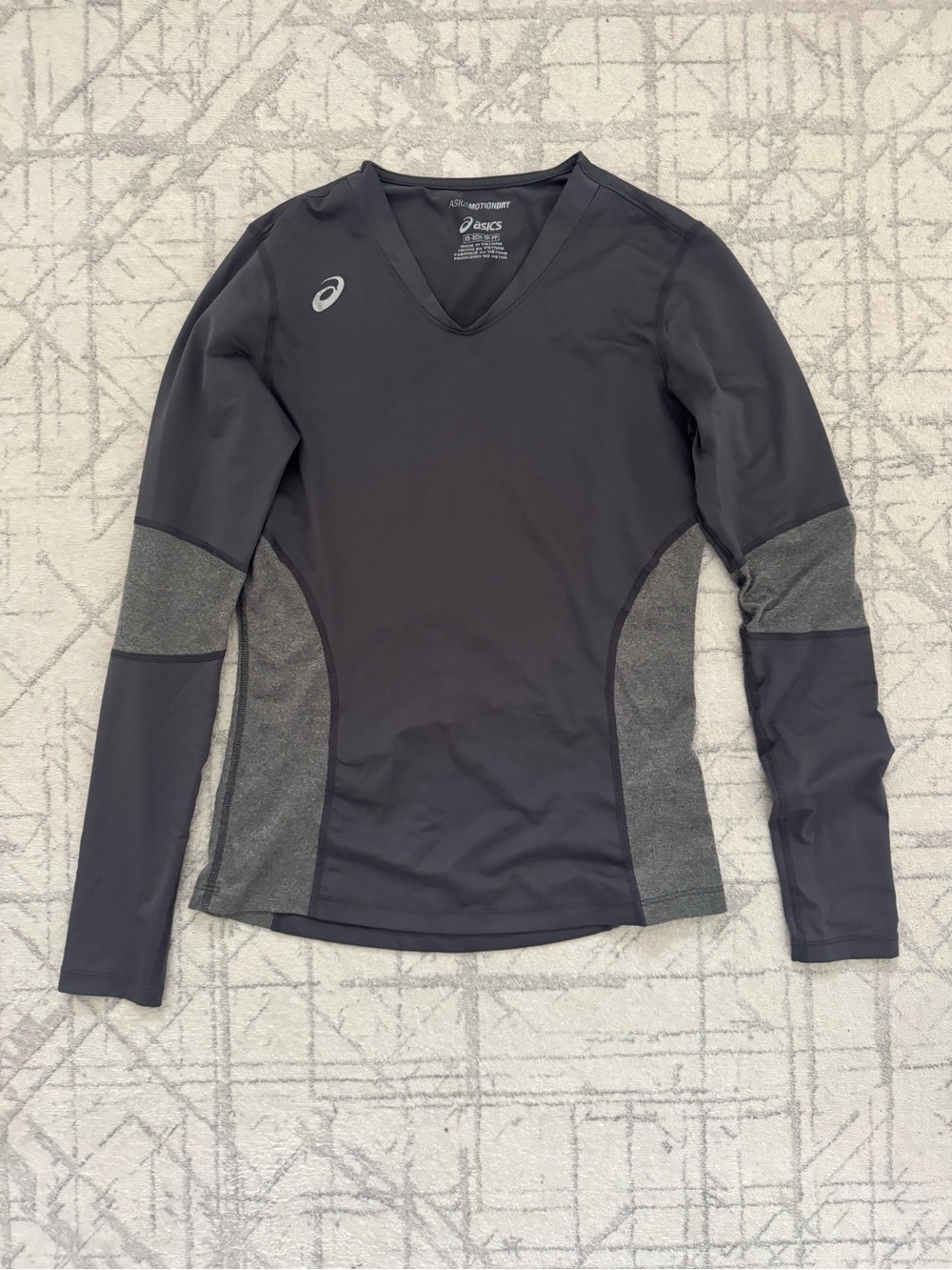 ASICS Women's Long-Sleeve V-Neck Performance Top - Dark Gray